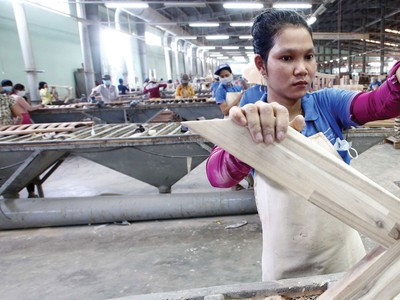 Theo Tổng cục Hải quan, trong 4 tháng đầu năm, trị giá xuất khẩu gỗ và sản phẩm gỗ ước đạt 3,9 tỷ USD, giảm 30,4% so với cùng kỳ. 