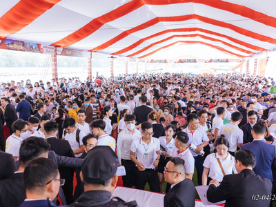 Hơn 2.000 khách hàng chen chân mua sản phẩm đất nền tại một dự án do Hệ thống 5F phát triển tại Phú Giáo vào tháng 4 vừa qua.