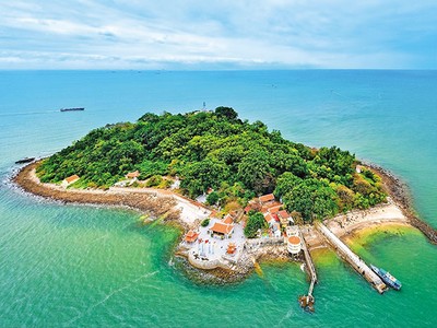 Đồ Sơn có nhiều tiềm năng, lợi thế để phát triển du lịch. Trong ảnh: Đảo Dáu, Đồ Sơn. Ảnh: Đàm Thanh.