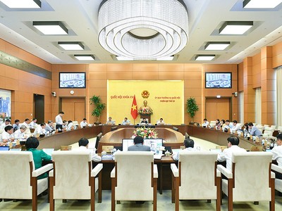 Phiên thảo luận Dự thảo Luật Đất đai (sửa đổi) của Ủy ban Thường vụ Quốc hội.