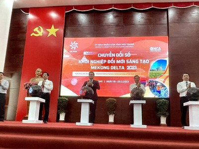 Lãnh đạo Bộ Thông tin và Truyền thông, Bộ Khoa học và Công nghệ và lãnh đạo tỉnh Hậu Giang thực hiện nghi thức khai mạc Tuần lễ Chuyển đổi số và Khởi nghiệp đổi mới sáng tạo - Mekong Delta 2023.