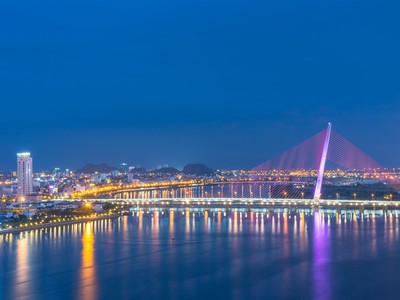 Đà Nẵng được mệnh danh: Thành phố sông Hàn.