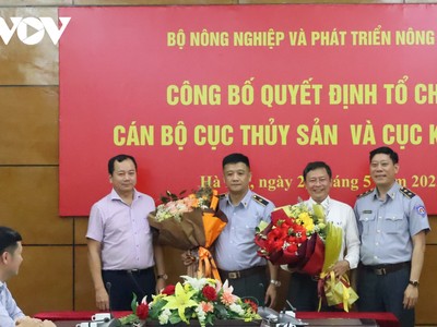 Từ trái qua: Ông Trần Đình Luân, Cục trưởng Cục Thủy sản; ông Dương Văn Cường, Phó Cục trưởng Cục Kiểm ngư; ông Nhữ Văn Cẩn, Phó Cục trưởng cục Thủy sản; ông Nguyễn Quang Hùng, Cục trưởng cục Kiểm ngư.