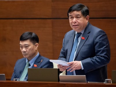 Bộ trưởng Bộ Kế hoạch và Đầu tư Nguyễn Chí Dũng hồi âm quan tâm của đại biểu Quốc hội.
