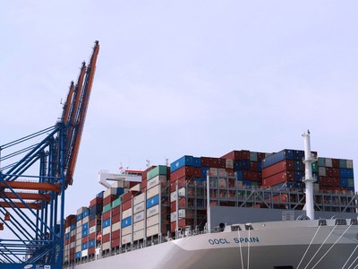 Bối cảnh khó khăn của kinh tế toàn cầu đang tác động đến Việt Nam.