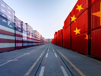 Hai nền kinh tế lớn nhất thế giới Mỹ - Trung Quốc đều đối diện nguy cơ đình trệ.