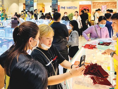 Vàng có sự gắn kết mạnh mẽ với văn hóa và lịch sử của người dân Việt Nam.