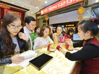 Tâm lý tích trữ tài sản bằng vàng vẫn rất phổ biến tại Việt Nam.