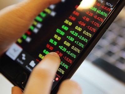 Làm tốt công tác truyền thông về thị trường chứng khoán sẽ bảo vệ nhà đầu tư khỏi ảnh hưởng tiêu cực của tin đồn, tin giả.