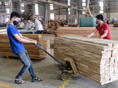 Nhiều chính sách tháo gỡ khó khăn, vướng mắc cho doanh nghiệp được ban hành sau khi báo chí vào cuộc phản ánh, kiến nghị.