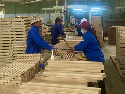 Lao động mất việc thuộc các ngành dệt may, đồ gỗ chiếm lớn nhất.