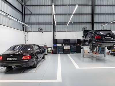 Khách hàng mang xe trong diện triệu hồi đến Trung tâm ủy quyền chính hãng Bentley để được khắc phục miễn phí. (Ảnh nguồn: Bentley Việt Nam).