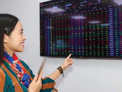 Yếu tố cơ bản của doanh nghiệp cũng như dòng tiền trên thị trường chưa đủ hỗ trợ cho sóng tăng mạnh mẽ của dòng bank-chứng-thép.