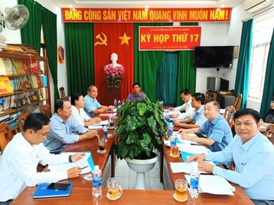 Tại Kỳ họp thứ 17, Ủy ban Kiểm tra Tỉnh ủy An Giang đã xem xét kỷ luật nhiều tổ chức đảng và đảng viên Cục trưởng Cục Thi hành Án Dân sự tỉnh An Giang. (Nguồn: Lao Động).
