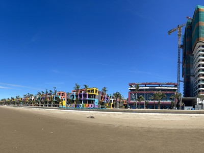 Toà Ibiza Party Resort và Trung tâm nghỉ dưỡng Bốn Mùa (ngoài cùng bên phải) đã hoàn thành những hạng mục quan trọng nhất, sẵn sàng đi vào hoạt động trong thời gian sắp tới.