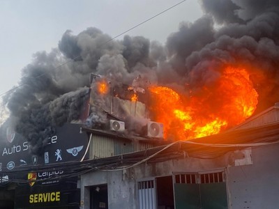 Cháy gara ô tô xảy ra ở Hà Nội.