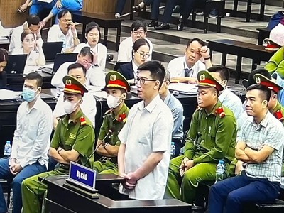 Bị cáo Nguyễn Quang Linh khai báo trước Hội đồng xét xử.