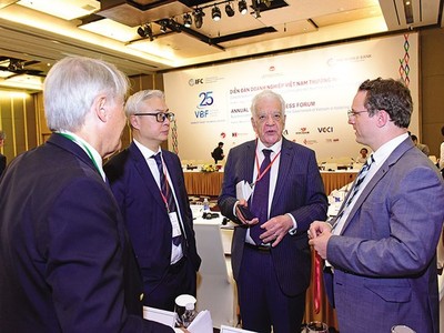 Đằng sau các cuộc đối thoại