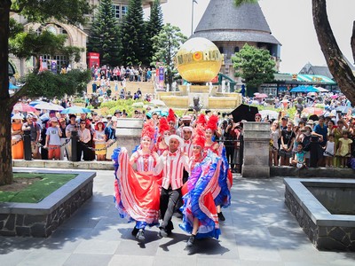 Lễ hội Giao lưu Văn Hóa Việt - Pháp đang diễn ra tại Sun World Ba Na Hills. Ảnh Sun Group.