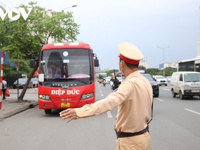 Lực lượng CSGT kiểm tra kiểm soát các phương tiện vận tải hành khách