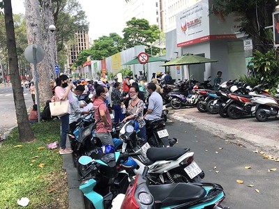 Trái chủ trái phiếu Quang Thuận, Bông Sen, Vạn Trường Phát… nộp đơn kêu cứu tại Công an TP.HCM.