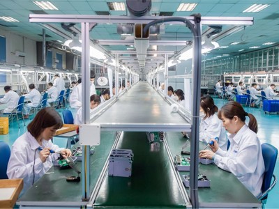 Sản xuất thiết bị điện tại CTCP Thiết bị đo điện EMIC – Đơn vị thành viên của Gelex Electric.