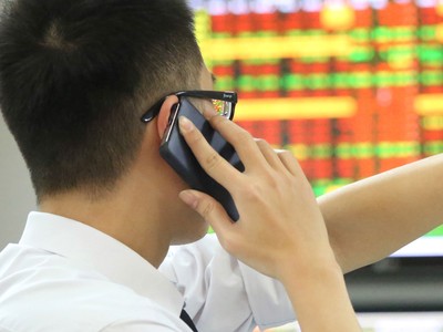 Nhiều nhà đầu tư tích cực tìm kiếm các cổ phiếu có khả năng tăng giá ngắn hạn, thậm chí giao dịch theo T+, kiếm từng khoản lợi nhuận nhỏ nhằm bù đắp cho khoản lỗ lớn trước đây. 