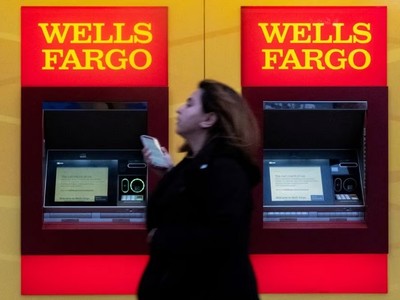 Một điểm giao dịch của ngân hàng Wells Fargo tại thành phố New York, Mỹ. Ảnh: Reuters.