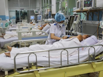 Từ hôm nay 15/8, tại các bệnh viện công, giá giường bệnh theo yêu cầu loại 1 giường/ phòng có giá tối thiểu là 180.000 đồng, giá tối đa là 4 triệu đồng/ngày.