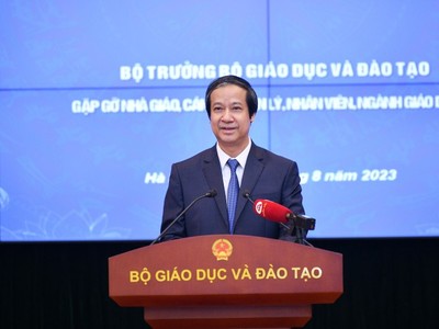 Bộ trưởng Bộ Giáo dục và Đào tạo.