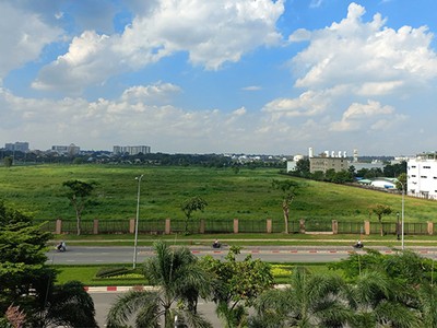 Một khu đất nằm trong Khu Công nghệ cao TP.HCM bỏ trống nhiều năm -Ảnh: Lê Quân.