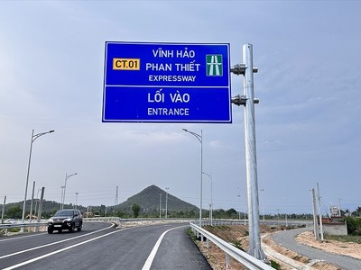 Một đoạn cao tốc Bắc - Nam, đoạn Vĩnh Hảo - Phan Thiết.