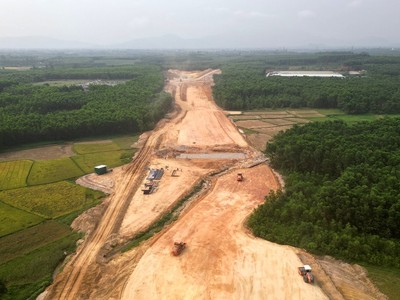 Dự án cao tốc Bắc - Nam phía Đông giai đoạn 2021 - 2025 đoạn đi qua các tỉnh từ Quảng Ngãi đến Khánh Hòa có 5 dự án thành phần với tổng chiều dài 351,2 km.