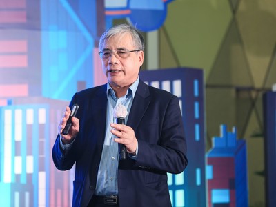 PGS.TS Trần Đình Thiên.