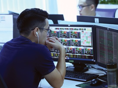 Sau giai đoạn tăng điểm vài tháng qua, thị trường chứng khoán đang trong tình trạng bấp bênh.