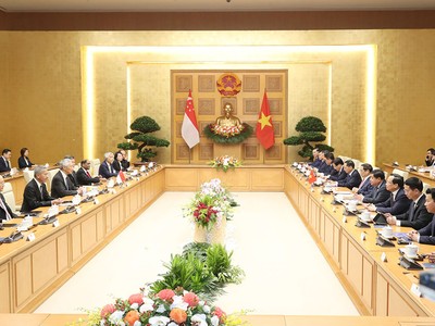 Thủ tướng Chính phủ Phạm Minh Chính hội đàm với Thủ tướng Singapore Lý Hiển Long (Ảnh: Đức Thanh).