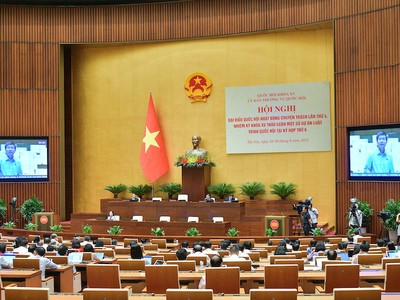 Toàn cảnh phiên thảo luận về dự án Luật Nhà ở sửa đổi.