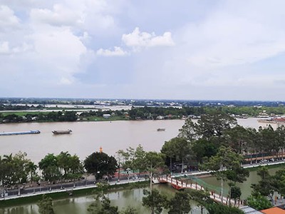 Sông Hậu đoạn qua thành phố Long Xuyên, tỉnh An Giang.