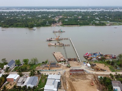 Công trường xây dựng cầu Rạch Miễu 2.