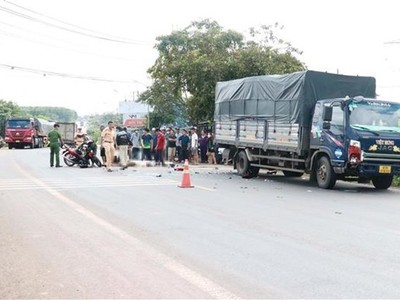 Hiện trường một vụ tai nạn giao thông. (Ảnh: Đậu Tất Thành/TTXVN)