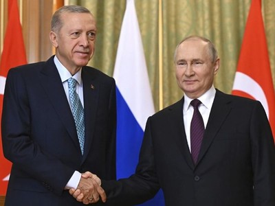 Tổng thống Nga Vladimir Putin và Tổng thống Thổ Nhĩ Kỳ Recep Tayyip Erdogan gặp thượng đỉnh ở thành phố Sochi ngày 4/9. (Nguồn: AP)