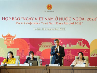 Ông Hoàng Hữu Anh - Phó Vụ trưởng Vụ Ngoại giao Văn hóa - UNESCO (Bộ Ngoại giao) phát biểu khai mạc họp báo “Ngày Việt Nam ở nước ngoài 2023”.
