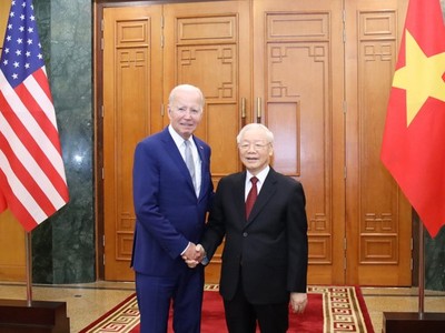 Tổng Bí thư Nguyễn Phú Trọng và Tổng thống Hoa Kỳ Joe Biden chụp ảnh chung trước hội đàm (Ảnh: TTXVN).