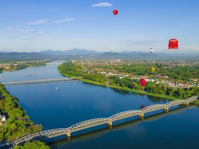 Thừa Thiên Huế phấn đấu trở thành một trong những điểm đến du lịch hàng đầu của Việt Nam và khu vực Đông Nam Á.