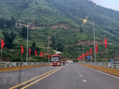 Toàn tuyến đường và cầu Móng Sến cho phương tiện lưu thông không giới hạn về tải trọng và thời gian. (Ảnh: Quốc Khánh/TTXVN)