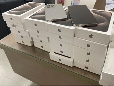 Những chiếc iPhone bị thu giữ. (Ảnh: Tổng cục Hải quan).