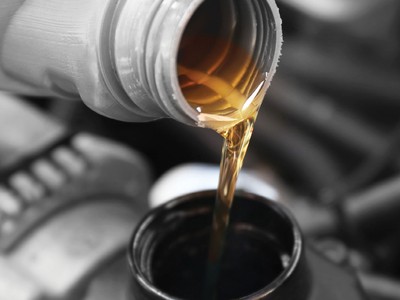 Giá dầu tại châu Âu tăng vọt sau khi Nga cấm xuất khẩu mặt hàng này