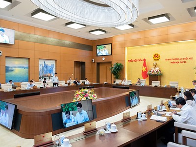 Phiên thảo luận của Ủy ban Thường vụ Quốc hội về Dự thảo Luật Đất đai sửa đổi. Ảnh: Cổng Thông tin điện tử Quốc hội.