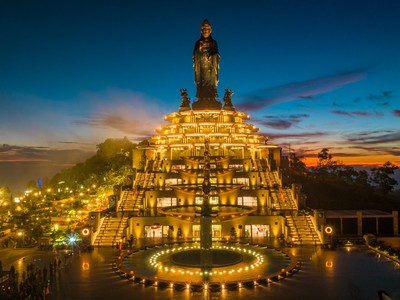 Núi Bà Đen là điểm đến mang tính biểu tượng tại Tây Ninh. Ảnh: Nguyễn Minh Tú.