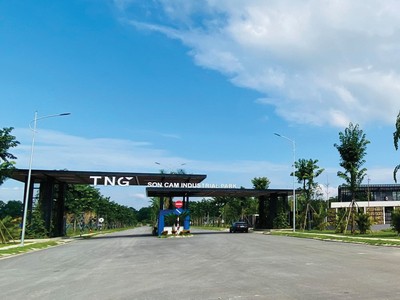 Xanh” hóa là yêu cầu cấp thiết với doanh nghiệp dệt may xuất khẩu hiện nay. Trong ảnh: Cụm công nghiệp Sơn Cẩm của CTCP Đầu tư và Thương mại TNG được xây dựng theo mô hình khu công nghiệp sinh thái.